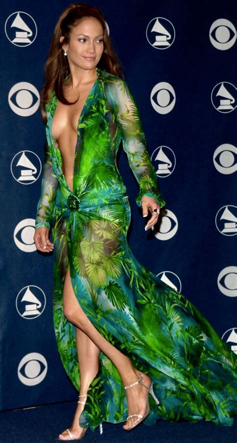 jennifer lopez 2000 versace dress|Jennifer Lopez famous green dress.